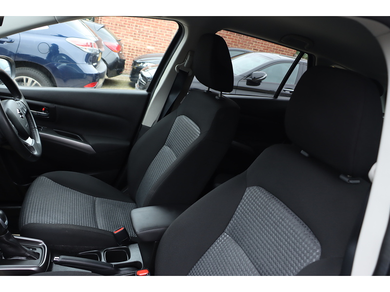 Suzuki 1.5H MOTION SUV 5DR PETROL HYBRID AGS AUTO HEATED SEATS SATNAV DAB STEREO APPLE CARPLAY REAR CAMERA PARKING AIDS 1 OWNER FROM NEW ONLY 12000 MILES FSH 72-74 Mitcham Road