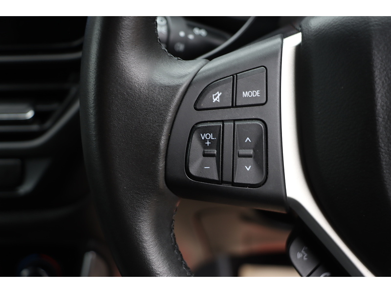 Suzuki 1.5H MOTION SUV 5DR PETROL HYBRID AGS AUTO HEATED SEATS SATNAV DAB STEREO APPLE CARPLAY REAR CAMERA PARKING AIDS 1 OWNER FROM NEW ONLY 12000 MILES FSH 72-74 Mitcham Road