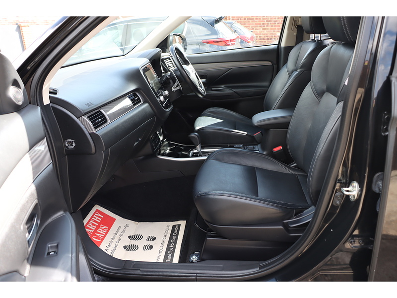 Mitsubishi 2.0 MIVEC EXCEED SUV 5DR PETROL CVT 4WD AUTO 7 SEATER HEATED SEATS SAT NAV BLUETOOTH APPLE CARPLAY REAR & 360 CAMERA JUST 1 OWNER ONLY 74000 MILES FSH 72-74 Mitcham Road