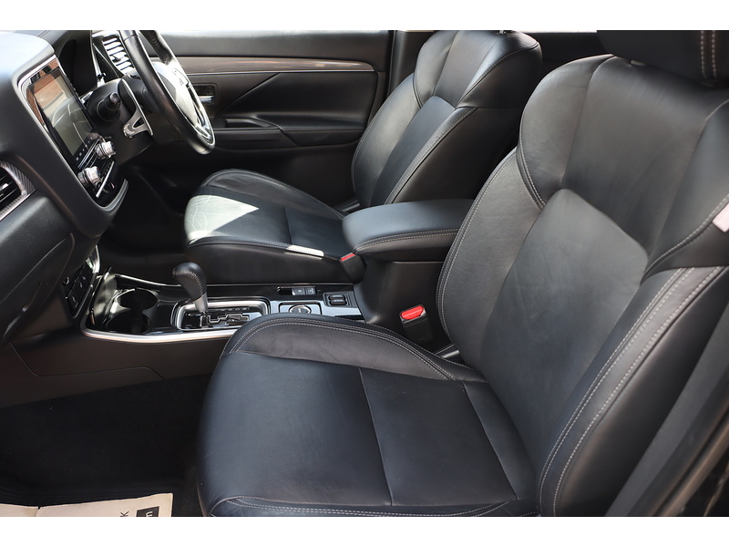 Mitsubishi 2.0 MIVEC EXCEED SUV 5DR PETROL CVT 4WD AUTO 7 SEATER HEATED SEATS SAT NAV BLUETOOTH APPLE CARPLAY REAR & 360 CAMERA JUST 1 OWNER ONLY 74000 MILES FSH 72-74 Mitcham Road