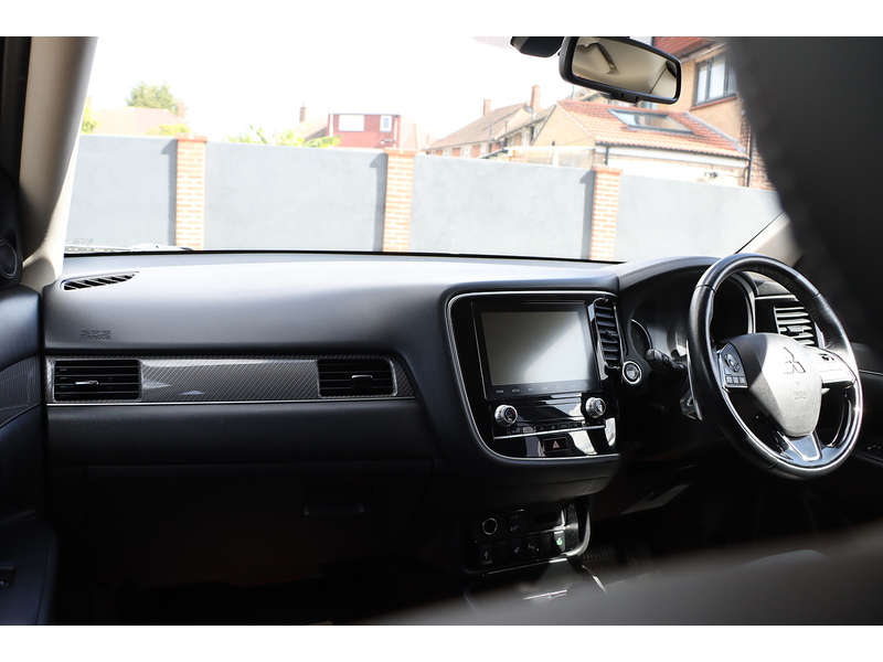 Mitsubishi 2.0 MIVEC EXCEED SUV 5DR PETROL CVT 4WD AUTO 7 SEATER HEATED SEATS SAT NAV BLUETOOTH APPLE CARPLAY REAR & 360 CAMERA JUST 1 OWNER ONLY 74000 MILES FSH 72-74 Mitcham Road