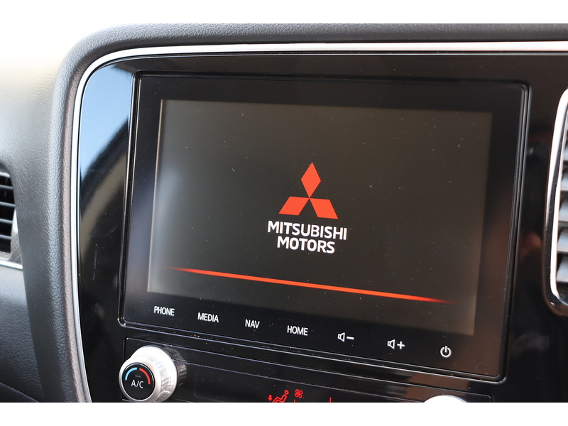 Mitsubishi 2.0 MIVEC EXCEED SUV 5DR PETROL CVT 4WD AUTO 7 SEATER HEATED SEATS SAT NAV BLUETOOTH APPLE CARPLAY REAR & 360 CAMERA JUST 1 OWNER ONLY 74000 MILES FSH 72-74 Mitcham Road