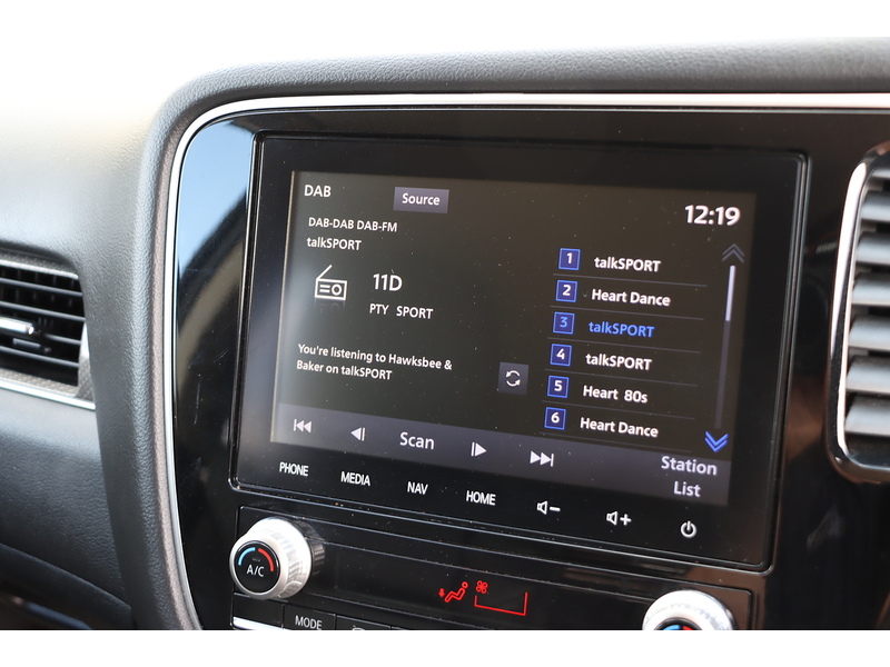 Mitsubishi 2.0 MIVEC EXCEED SUV 5DR PETROL CVT 4WD AUTO 7 SEATER HEATED SEATS SAT NAV BLUETOOTH APPLE CARPLAY REAR & 360 CAMERA JUST 1 OWNER ONLY 74000 MILES FSH 72-74 Mitcham Road