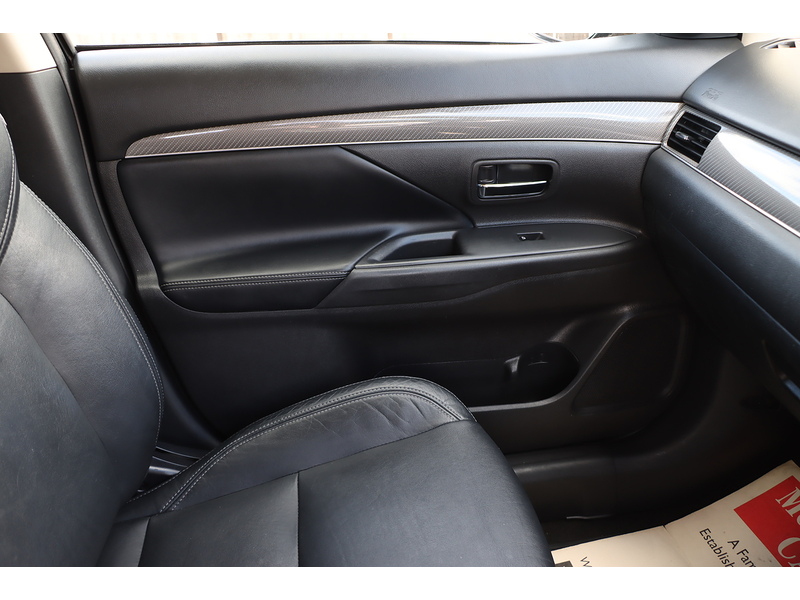 Mitsubishi 2.0 MIVEC EXCEED SUV 5DR PETROL CVT 4WD AUTO 7 SEATER HEATED SEATS SAT NAV BLUETOOTH APPLE CARPLAY REAR & 360 CAMERA JUST 1 OWNER ONLY 74000 MILES FSH 72-74 Mitcham Road