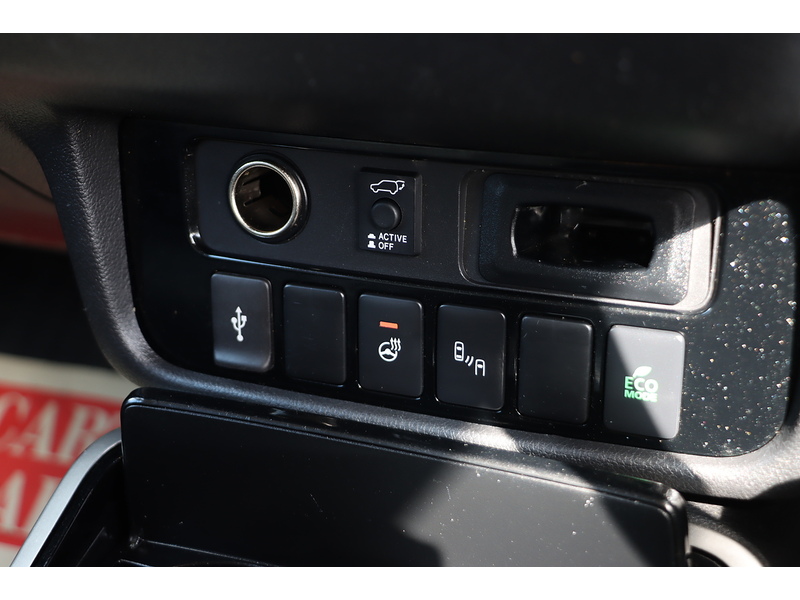 Mitsubishi 2.0 MIVEC EXCEED SUV 5DR PETROL CVT 4WD AUTO 7 SEATER HEATED SEATS SAT NAV BLUETOOTH APPLE CARPLAY REAR & 360 CAMERA JUST 1 OWNER ONLY 74000 MILES FSH 72-74 Mitcham Road