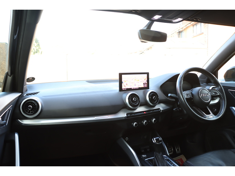 Audi 1.5 TFSI COD 35 S LINE SUV 5DR PETROL S TRONIC AUTO SAT NAV BLUETOOTH DAB STEREO APPLE CARPLAY PARKING AIDS JUST 1 OWNER FROM NEW ONLY 30000 MILES FSH 72-74 Mitcham Road