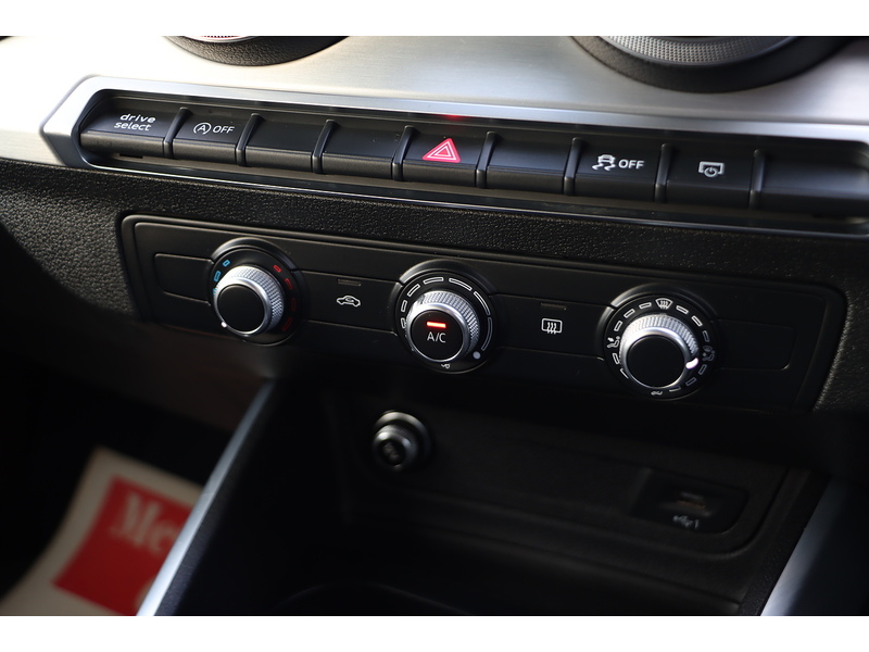 Audi 1.5 TFSI COD 35 S LINE SUV 5DR PETROL S TRONIC AUTO SAT NAV BLUETOOTH DAB STEREO APPLE CARPLAY PARKING AIDS JUST 1 OWNER FROM NEW ONLY 30000 MILES FSH 72-74 Mitcham Road