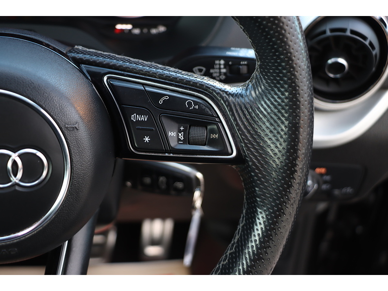 Audi 1.5 TFSI COD 35 S LINE SUV 5DR PETROL S TRONIC AUTO SAT NAV BLUETOOTH DAB STEREO APPLE CARPLAY PARKING AIDS JUST 1 OWNER FROM NEW ONLY 30000 MILES FSH 72-74 Mitcham Road