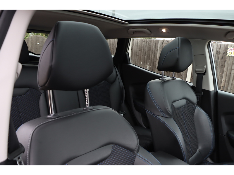 Renault 1.3 TCE S EDITION SUV 5DR PETROL EDC AUTO PAN ROOF SATNAV BLUETOOTH DAB RADIO APPLE CARPLAY REAR CAMERA PARKING AIDS JUST 1 OWNER ONLY 14000 MILES FSH 72-74 Mitcham Road