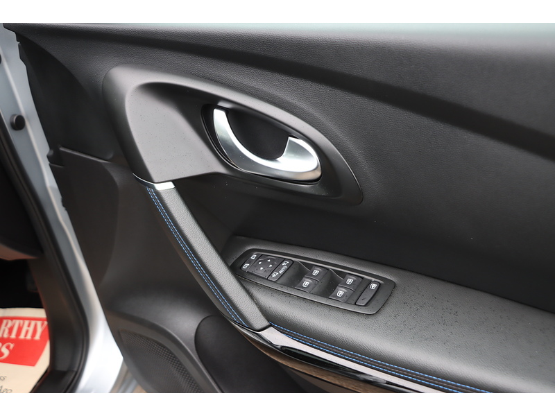 Renault 1.3 TCE S EDITION SUV 5DR PETROL EDC AUTO PAN ROOF SATNAV BLUETOOTH DAB RADIO APPLE CARPLAY REAR CAMERA PARKING AIDS JUST 1 OWNER ONLY 14000 MILES FSH 72-74 Mitcham Road