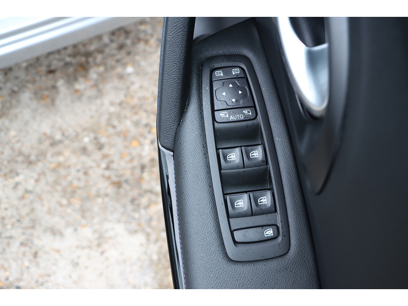 Renault 1.3 TCE S EDITION SUV 5DR PETROL EDC AUTO PAN ROOF SATNAV BLUETOOTH DAB RADIO APPLE CARPLAY REAR CAMERA PARKING AIDS JUST 1 OWNER ONLY 14000 MILES FSH 72-74 Mitcham Road