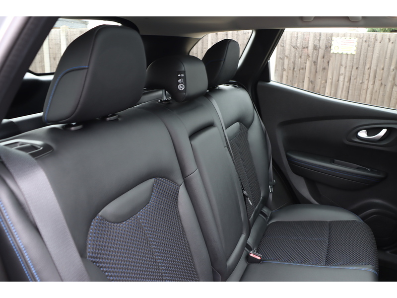 Renault 1.3 TCE S EDITION SUV 5DR PETROL EDC AUTO PAN ROOF SATNAV BLUETOOTH DAB RADIO APPLE CARPLAY REAR CAMERA PARKING AIDS JUST 1 OWNER ONLY 14000 MILES FSH 72-74 Mitcham Road