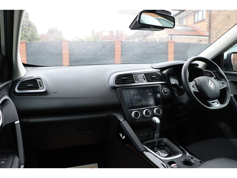 Renault 1.3 TCE S EDITION SUV 5DR PETROL EDC AUTO PAN ROOF SATNAV BLUETOOTH DAB RADIO APPLE CARPLAY REAR CAMERA PARKING AIDS JUST 1 OWNER ONLY 14000 MILES FSH 72-74 Mitcham Road