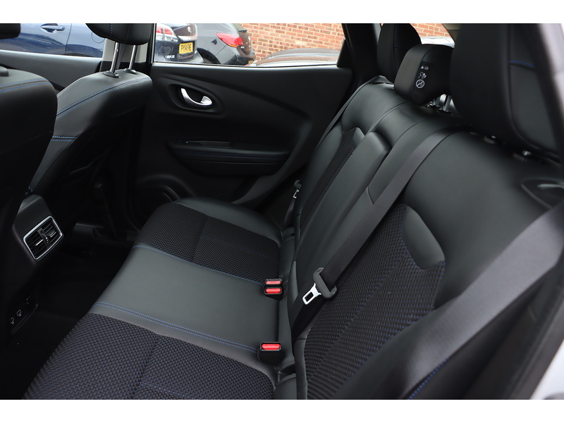 Renault 1.3 TCE S EDITION SUV 5DR PETROL EDC AUTO PAN ROOF SATNAV BLUETOOTH DAB RADIO APPLE CARPLAY REAR CAMERA PARKING AIDS JUST 1 OWNER ONLY 14000 MILES FSH 72-74 Mitcham Road