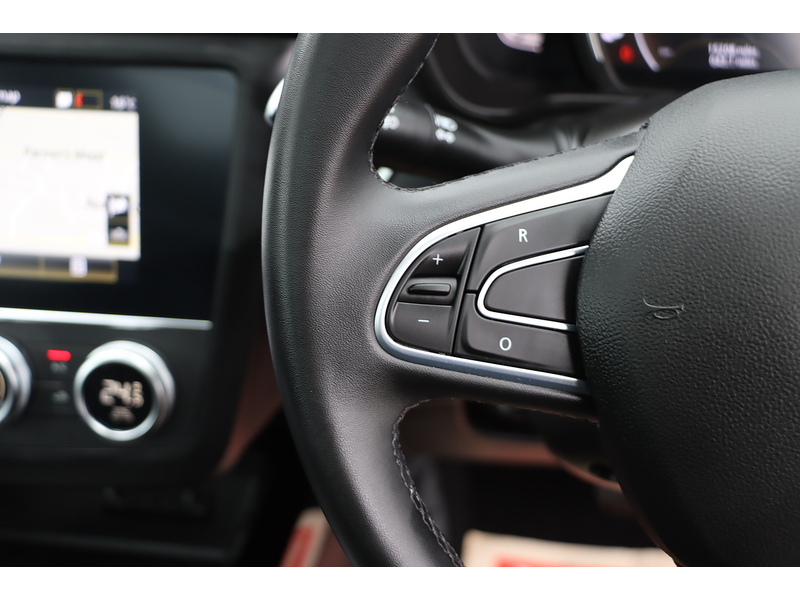 Renault 1.3 TCE S EDITION SUV 5DR PETROL EDC AUTO PAN ROOF SATNAV BLUETOOTH DAB RADIO APPLE CARPLAY REAR CAMERA PARKING AIDS JUST 1 OWNER ONLY 14000 MILES FSH 72-74 Mitcham Road