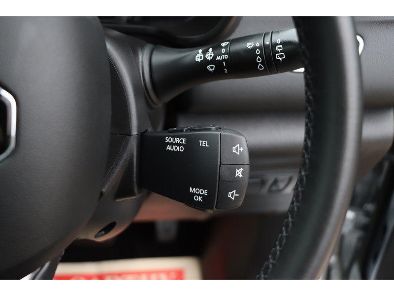 Renault 1.3 TCE S EDITION SUV 5DR PETROL EDC AUTO PAN ROOF SATNAV BLUETOOTH DAB RADIO APPLE CARPLAY REAR CAMERA PARKING AIDS JUST 1 OWNER ONLY 14000 MILES FSH 72-74 Mitcham Road