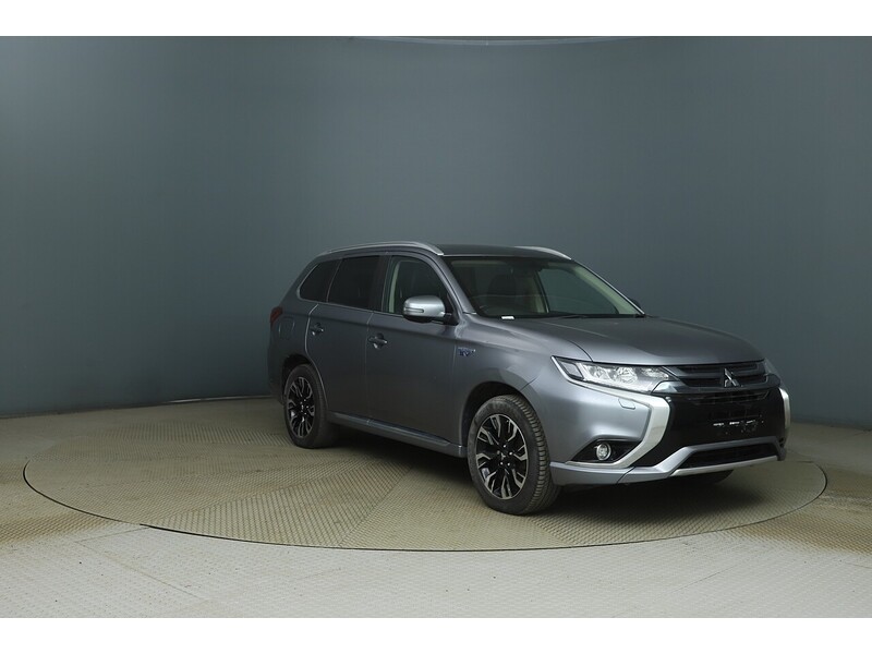 Mitsubishi 2.0H 12KWH 4H SUV 5DR PETROL PLUG-IN HYBRID CVT 4WD AUTO PAN SUNROOF HEATED SEATS SAT NAV BLUETOOTH DAB STEREO REAR & 360 CAMERA ONLY 38000 MILES SH 72-74 Mitcham Road