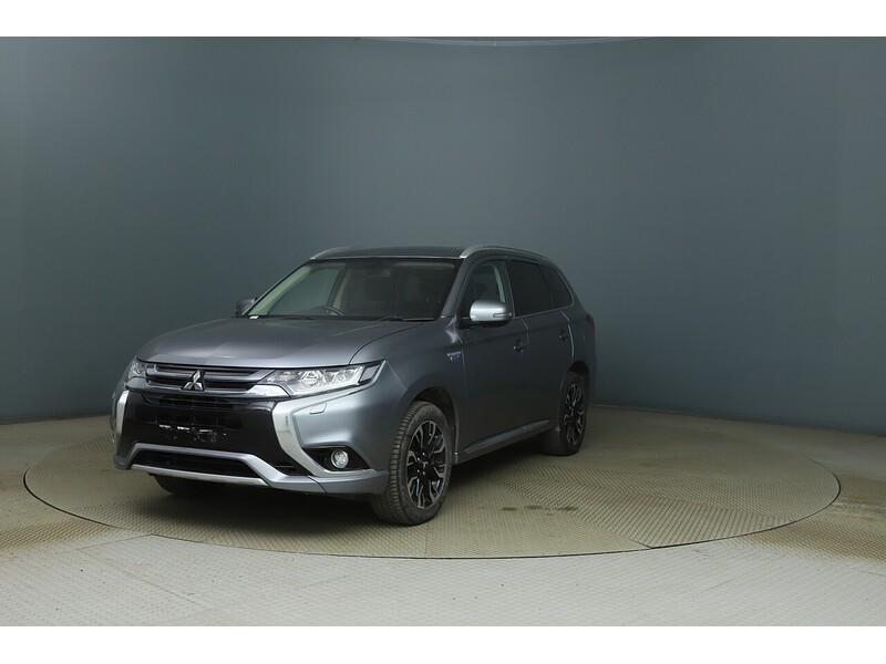 Mitsubishi 2.0H 12KWH 4H SUV 5DR PETROL PLUG-IN HYBRID CVT 4WD AUTO PAN SUNROOF HEATED SEATS SAT NAV BLUETOOTH DAB STEREO REAR & 360 CAMERA ONLY 38000 MILES SH 72-74 Mitcham Road