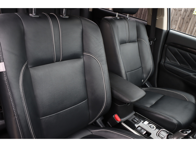 Mitsubishi 2.0H 12KWH 4H SUV 5DR PETROL PLUG-IN HYBRID CVT 4WD AUTO PAN SUNROOF HEATED SEATS SAT NAV BLUETOOTH DAB STEREO REAR & 360 CAMERA ONLY 38000 MILES SH 72-74 Mitcham Road