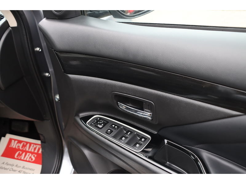 Mitsubishi 2.0H 12KWH 4H SUV 5DR PETROL PLUG-IN HYBRID CVT 4WD AUTO PAN SUNROOF HEATED SEATS SAT NAV BLUETOOTH DAB STEREO REAR & 360 CAMERA ONLY 38000 MILES SH 72-74 Mitcham Road