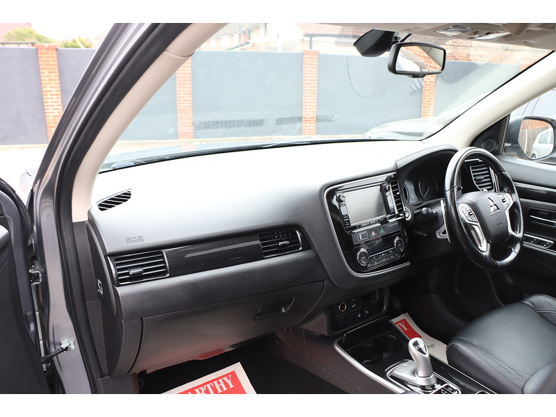 Mitsubishi 2.0H 12KWH 4H SUV 5DR PETROL PLUG-IN HYBRID CVT 4WD AUTO PAN SUNROOF HEATED SEATS SAT NAV BLUETOOTH DAB STEREO REAR & 360 CAMERA ONLY 38000 MILES SH 72-74 Mitcham Road