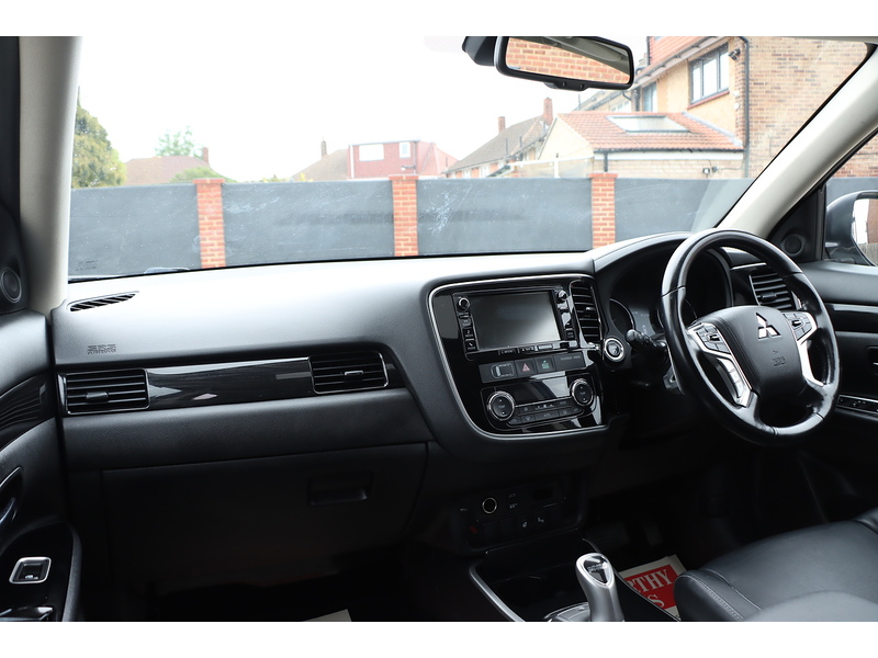 Mitsubishi 2.0H 12KWH 4H SUV 5DR PETROL PLUG-IN HYBRID CVT 4WD AUTO PAN SUNROOF HEATED SEATS SAT NAV BLUETOOTH DAB STEREO REAR & 360 CAMERA ONLY 38000 MILES SH 72-74 Mitcham Road