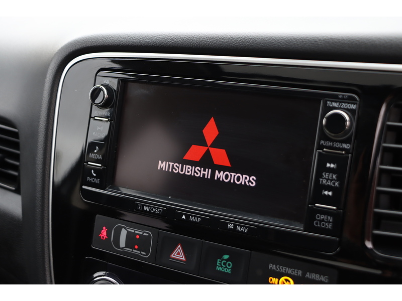 Mitsubishi 2.0H 12KWH 4H SUV 5DR PETROL PLUG-IN HYBRID CVT 4WD AUTO PAN SUNROOF HEATED SEATS SAT NAV BLUETOOTH DAB STEREO REAR & 360 CAMERA ONLY 38000 MILES SH 72-74 Mitcham Road