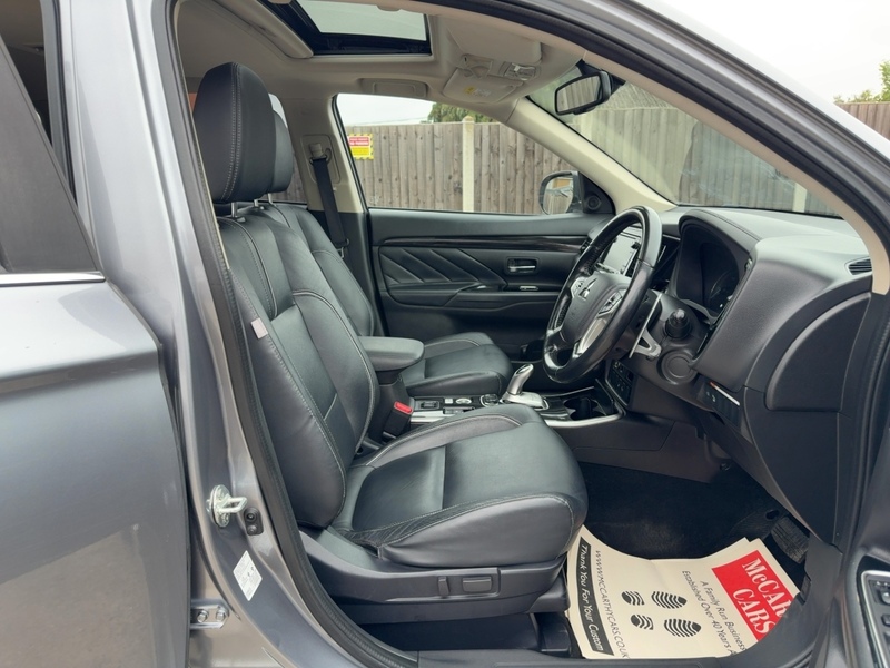 Mitsubishi 2.0H 12KWH 4H SUV 5DR PETROL PLUG-IN HYBRID CVT 4WD AUTO PAN SUNROOF HEATED SEATS SAT NAV BLUETOOTH DAB STEREO REAR & 360 CAMERA ONLY 38000 MILES SH 72-74 Mitcham Road