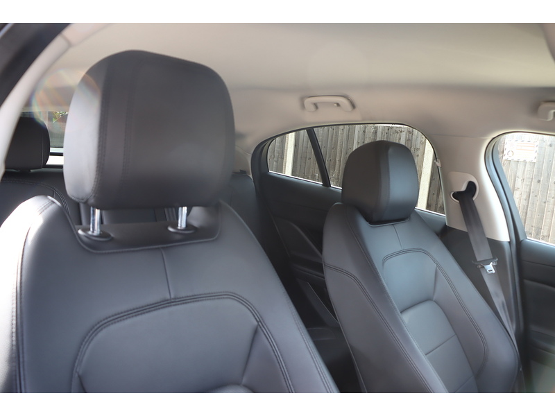 Jaguar 400 90KWH S SUV 5DR ELECTRIC 4WD AUTO SAT NAV BLUETOOTH STEREO APPLE CARPLAY ANDROID AUTO REAR CAMERA PARKING AIDS ONLY 32000 MILES SH NO ULEZ CHARGE 72-74 Mitcham Road