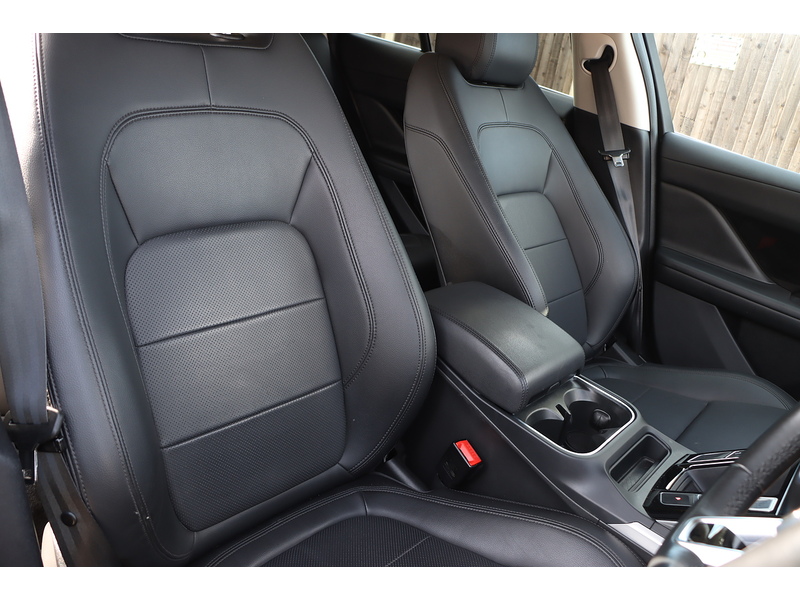 Jaguar 400 90KWH S SUV 5DR ELECTRIC 4WD AUTO SAT NAV BLUETOOTH STEREO APPLE CARPLAY ANDROID AUTO REAR CAMERA PARKING AIDS ONLY 32000 MILES SH NO ULEZ CHARGE 72-74 Mitcham Road