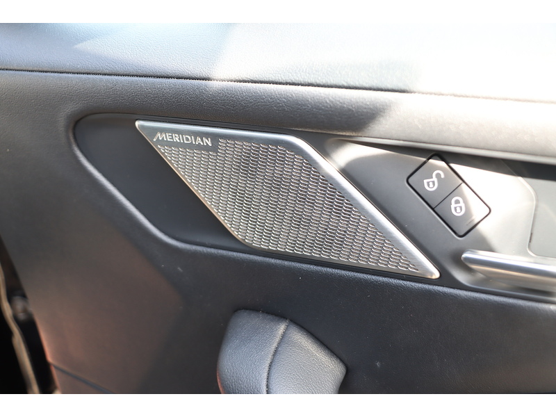 Jaguar 400 90KWH S SUV 5DR ELECTRIC 4WD AUTO SAT NAV BLUETOOTH STEREO APPLE CARPLAY ANDROID AUTO REAR CAMERA PARKING AIDS ONLY 32000 MILES SH NO ULEZ CHARGE 72-74 Mitcham Road