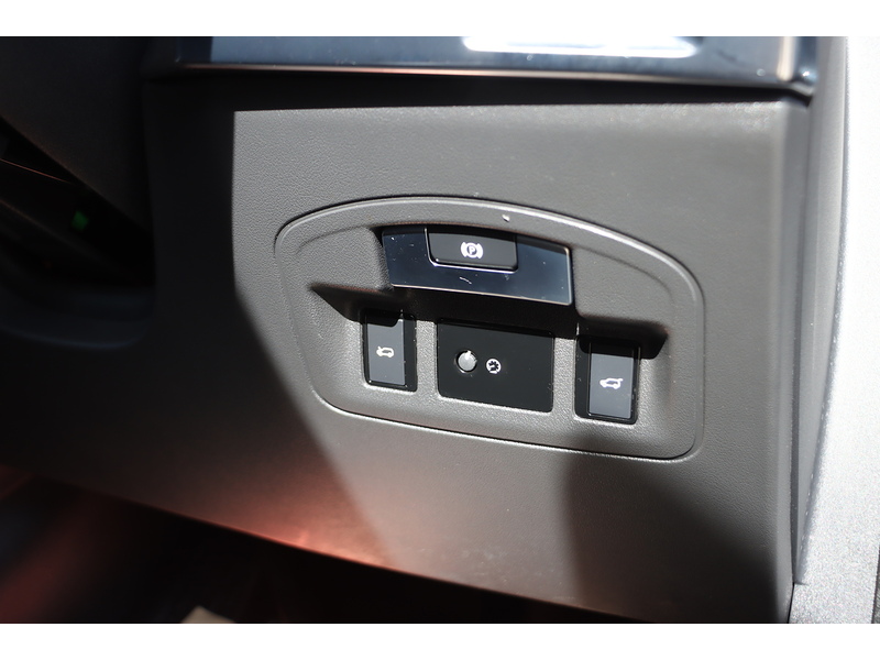 Jaguar 400 90KWH S SUV 5DR ELECTRIC 4WD AUTO SAT NAV BLUETOOTH STEREO APPLE CARPLAY ANDROID AUTO REAR CAMERA PARKING AIDS ONLY 32000 MILES SH NO ULEZ CHARGE 72-74 Mitcham Road