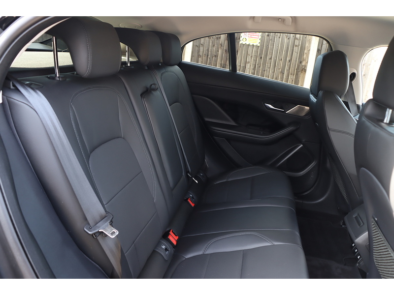 Jaguar 400 90KWH S SUV 5DR ELECTRIC 4WD AUTO SAT NAV BLUETOOTH STEREO APPLE CARPLAY ANDROID AUTO REAR CAMERA PARKING AIDS ONLY 32000 MILES SH NO ULEZ CHARGE 72-74 Mitcham Road