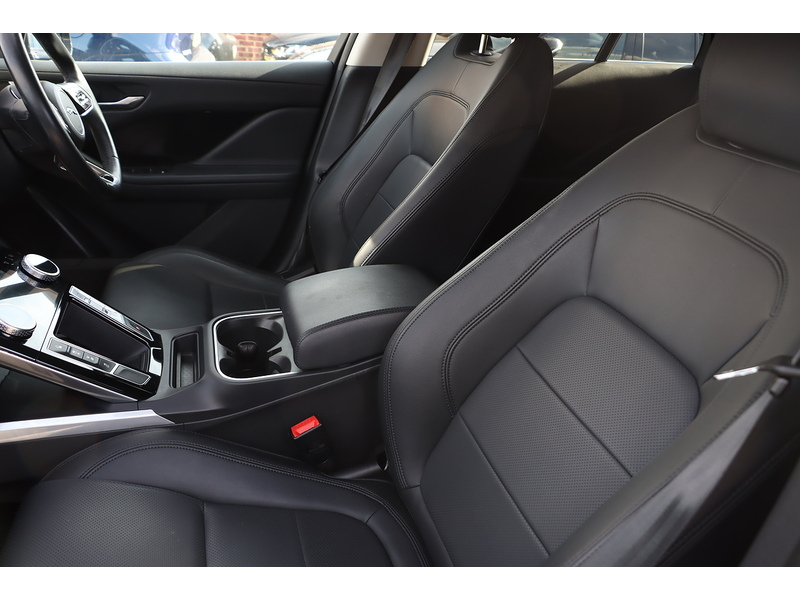 Jaguar 400 90KWH S SUV 5DR ELECTRIC 4WD AUTO SAT NAV BLUETOOTH STEREO APPLE CARPLAY ANDROID AUTO REAR CAMERA PARKING AIDS ONLY 32000 MILES SH NO ULEZ CHARGE 72-74 Mitcham Road