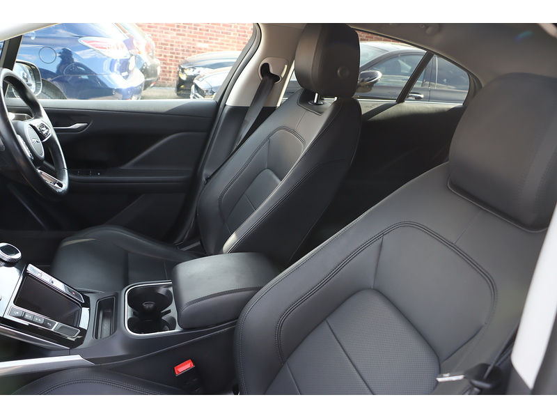 Jaguar 400 90KWH S SUV 5DR ELECTRIC 4WD AUTO SAT NAV BLUETOOTH STEREO APPLE CARPLAY ANDROID AUTO REAR CAMERA PARKING AIDS ONLY 32000 MILES SH NO ULEZ CHARGE 72-74 Mitcham Road