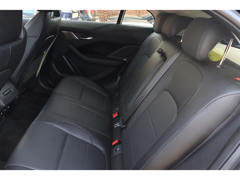 Jaguar 400 90KWH S SUV 5DR ELECTRIC 4WD AUTO SAT NAV BLUETOOTH STEREO APPLE CARPLAY ANDROID AUTO REAR CAMERA PARKING AIDS ONLY 32000 MILES SH NO ULEZ CHARGE 72-74 Mitcham Road