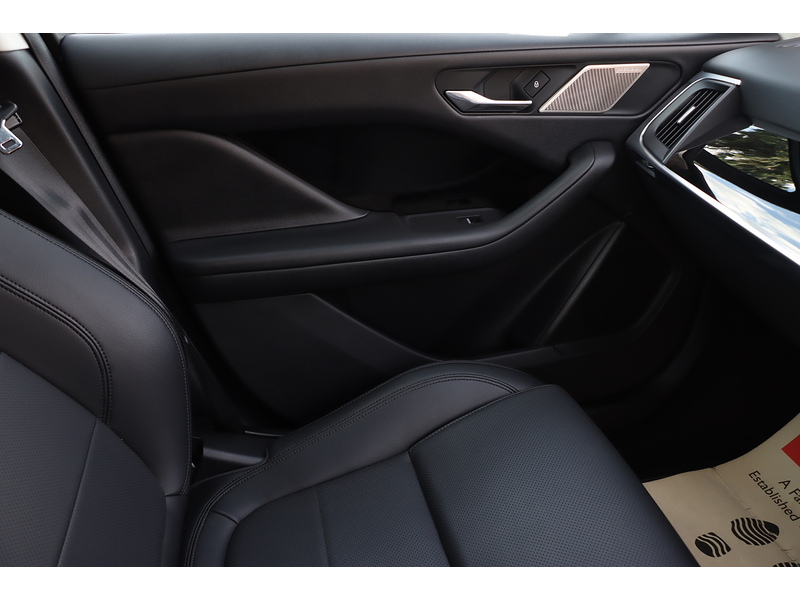 Jaguar 400 90KWH S SUV 5DR ELECTRIC 4WD AUTO SAT NAV BLUETOOTH STEREO APPLE CARPLAY ANDROID AUTO REAR CAMERA PARKING AIDS ONLY 32000 MILES SH NO ULEZ CHARGE 72-74 Mitcham Road