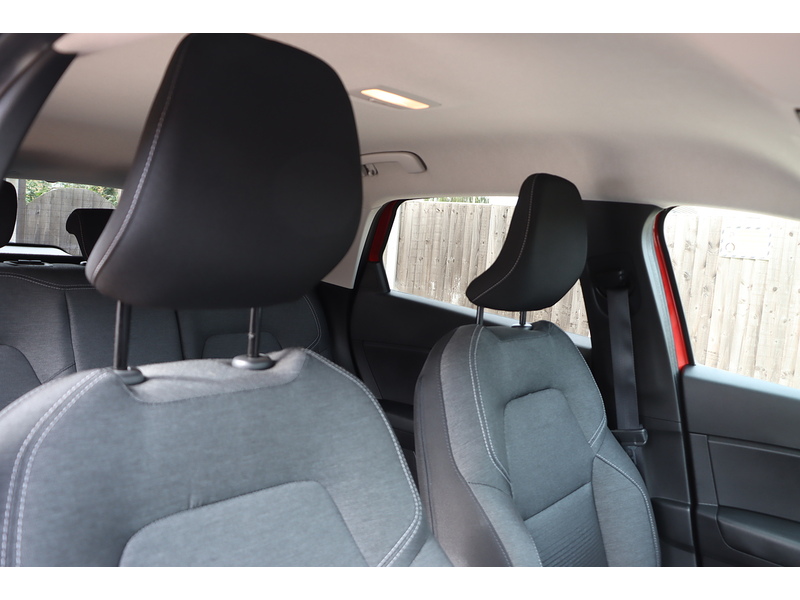 Renault 1.0 TCE ICONIC SUV 5DR PETROL MANUAL SAT NAV BLUETOOTH DAB STEREO APPLE CARPLAY PARKING AIDS JUST 1 OWNER FROM NEW ONLY 9000 MILES FSH NO ULEZ CHARGE 72-74 Mitcham Road