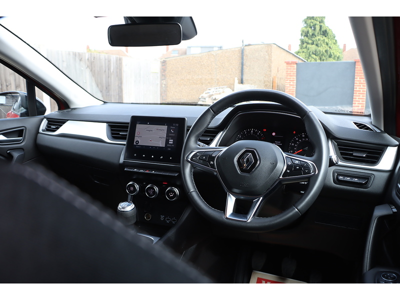 Renault 1.0 TCE ICONIC SUV 5DR PETROL MANUAL SAT NAV BLUETOOTH DAB STEREO APPLE CARPLAY PARKING AIDS JUST 1 OWNER FROM NEW ONLY 9000 MILES FSH NO ULEZ CHARGE 72-74 Mitcham Road