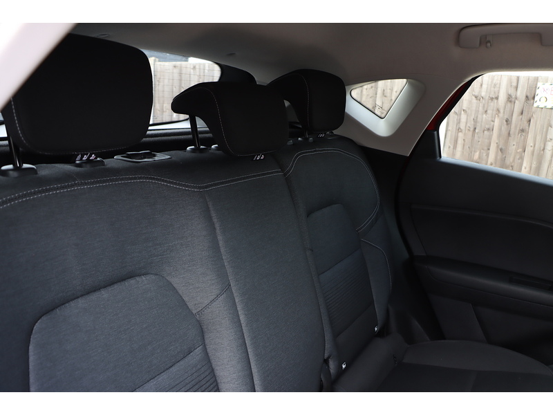 Renault 1.0 TCE ICONIC SUV 5DR PETROL MANUAL SAT NAV BLUETOOTH DAB STEREO APPLE CARPLAY PARKING AIDS JUST 1 OWNER FROM NEW ONLY 9000 MILES FSH NO ULEZ CHARGE 72-74 Mitcham Road