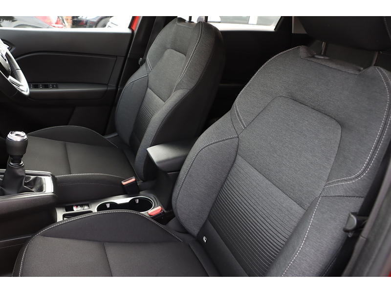 Renault 1.0 TCE ICONIC SUV 5DR PETROL MANUAL SAT NAV BLUETOOTH DAB STEREO APPLE CARPLAY PARKING AIDS JUST 1 OWNER FROM NEW ONLY 9000 MILES FSH NO ULEZ CHARGE 72-74 Mitcham Road