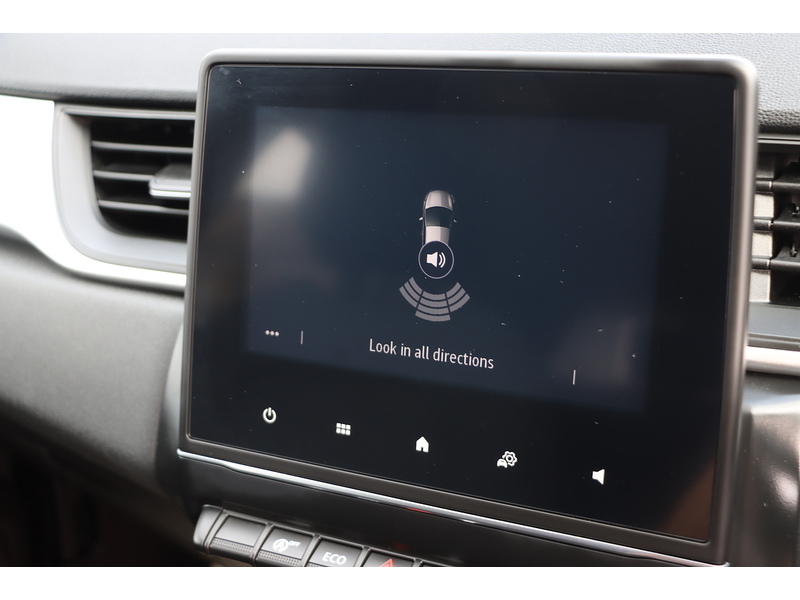 Renault 1.0 TCE ICONIC SUV 5DR PETROL MANUAL SAT NAV BLUETOOTH DAB STEREO APPLE CARPLAY PARKING AIDS JUST 1 OWNER FROM NEW ONLY 9000 MILES FSH NO ULEZ CHARGE 72-74 Mitcham Road