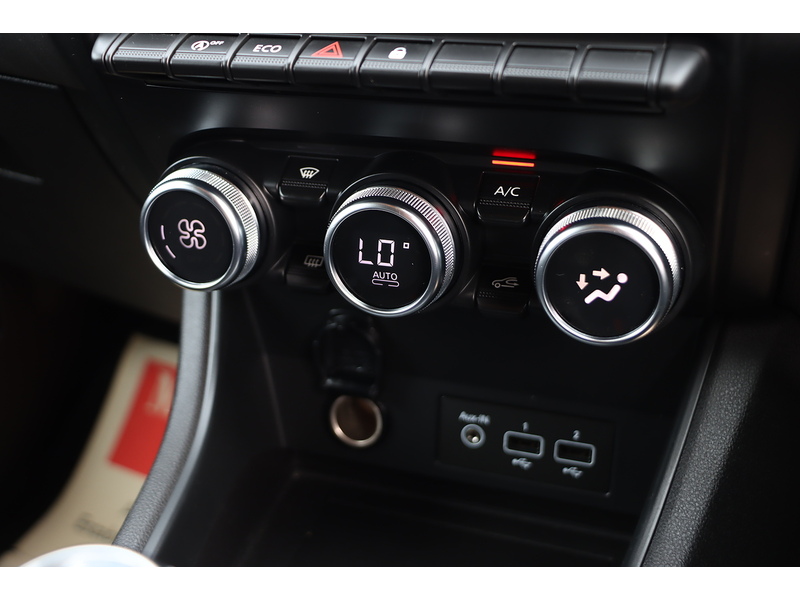 Renault 1.0 TCE ICONIC SUV 5DR PETROL MANUAL SAT NAV BLUETOOTH DAB STEREO APPLE CARPLAY PARKING AIDS JUST 1 OWNER FROM NEW ONLY 9000 MILES FSH NO ULEZ CHARGE 72-74 Mitcham Road