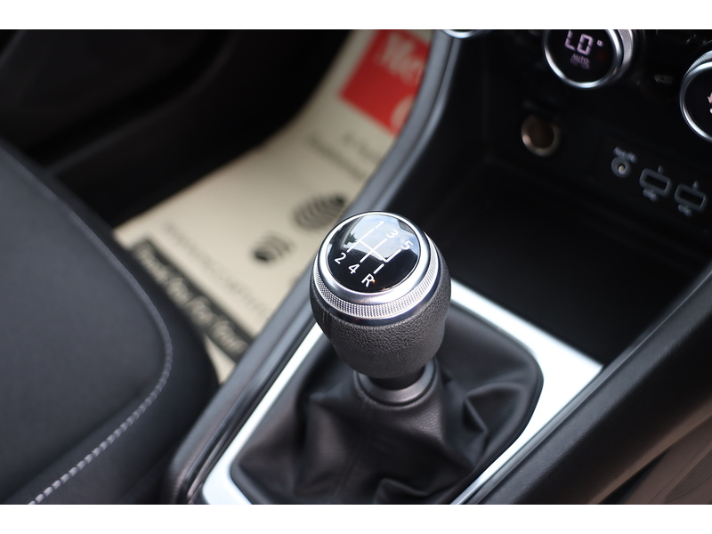 Renault 1.0 TCE ICONIC SUV 5DR PETROL MANUAL SAT NAV BLUETOOTH DAB STEREO APPLE CARPLAY PARKING AIDS JUST 1 OWNER FROM NEW ONLY 9000 MILES FSH NO ULEZ CHARGE 72-74 Mitcham Road