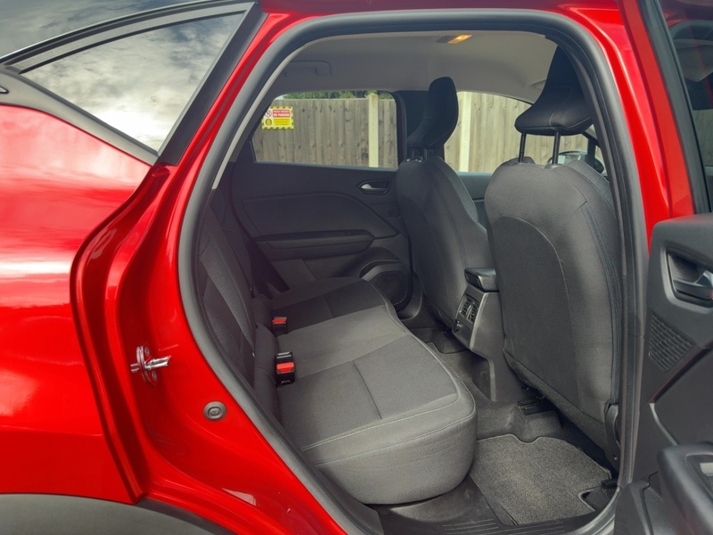 Renault 1.0 TCE ICONIC SUV 5DR PETROL MANUAL SAT NAV BLUETOOTH DAB STEREO APPLE CARPLAY PARKING AIDS JUST 1 OWNER FROM NEW ONLY 9000 MILES FSH NO ULEZ CHARGE 72-74 Mitcham Road