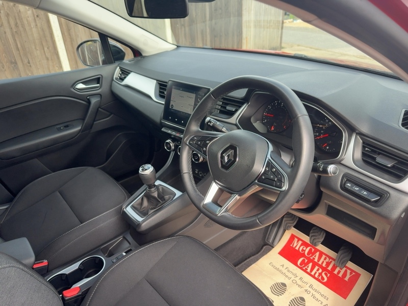 Renault 1.0 TCE ICONIC SUV 5DR PETROL MANUAL SAT NAV BLUETOOTH DAB STEREO APPLE CARPLAY PARKING AIDS JUST 1 OWNER FROM NEW ONLY 9000 MILES FSH NO ULEZ CHARGE 72-74 Mitcham Road