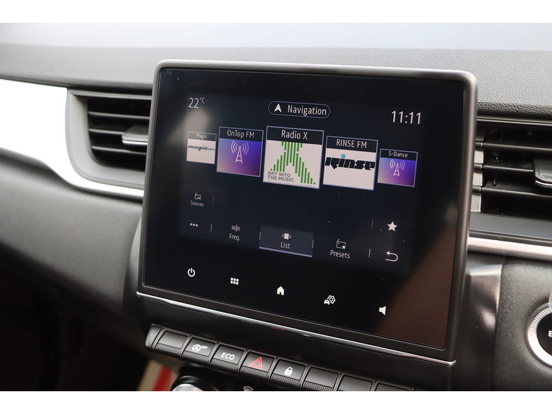 Renault 1.0 TCE ICONIC SUV 5DR PETROL MANUAL SAT NAV BLUETOOTH DAB STEREO APPLE CARPLAY PARKING AIDS JUST 1 OWNER FROM NEW ONLY 9000 MILES FSH NO ULEZ CHARGE 72-74 Mitcham Road