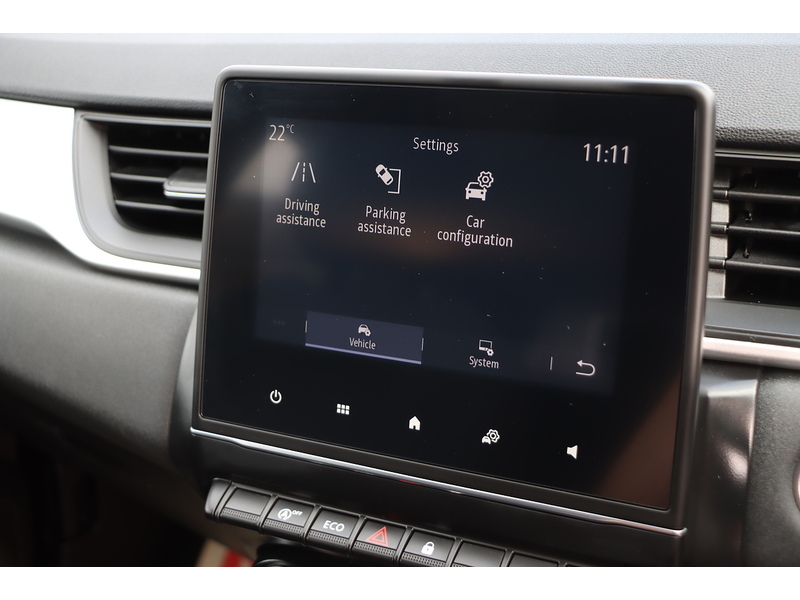 Renault 1.0 TCE ICONIC SUV 5DR PETROL MANUAL SAT NAV BLUETOOTH DAB STEREO APPLE CARPLAY PARKING AIDS JUST 1 OWNER FROM NEW ONLY 9000 MILES FSH NO ULEZ CHARGE 72-74 Mitcham Road