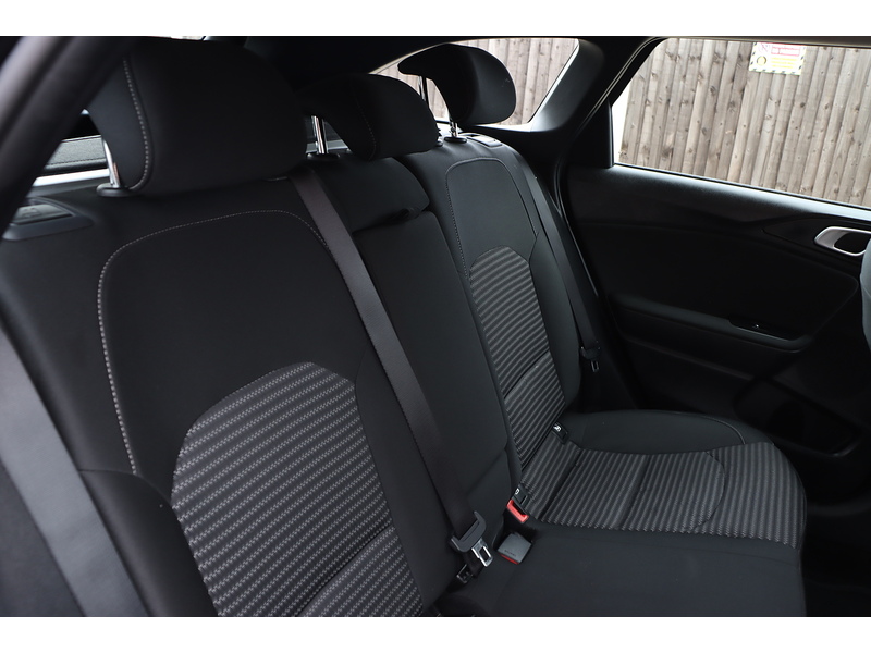 Kia 1.0 T-GDI 2 SPORTSWAGON 5DR PETROL MANUAL SAT NAV BLUETOOTH DAB STEREO APPLE CARPLAY REAR CAMERA JUST 1 OWNER FROM NEW ONLY 56000 MILES FSH 5 SERVICES 72-74 Mitcham Road