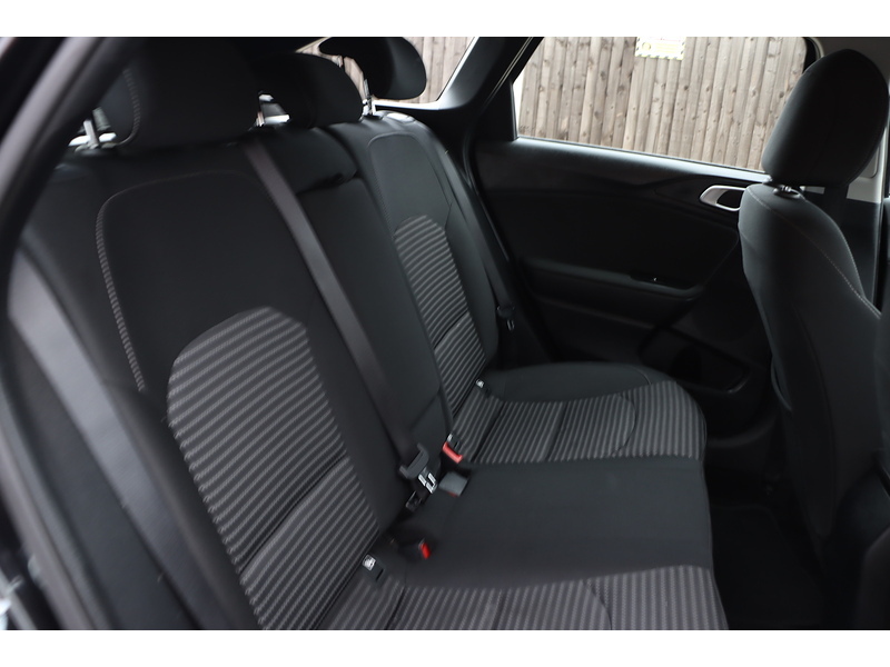 Kia 1.0 T-GDI 2 SPORTSWAGON 5DR PETROL MANUAL SAT NAV BLUETOOTH DAB STEREO APPLE CARPLAY REAR CAMERA JUST 1 OWNER FROM NEW ONLY 56000 MILES FSH 5 SERVICES 72-74 Mitcham Road